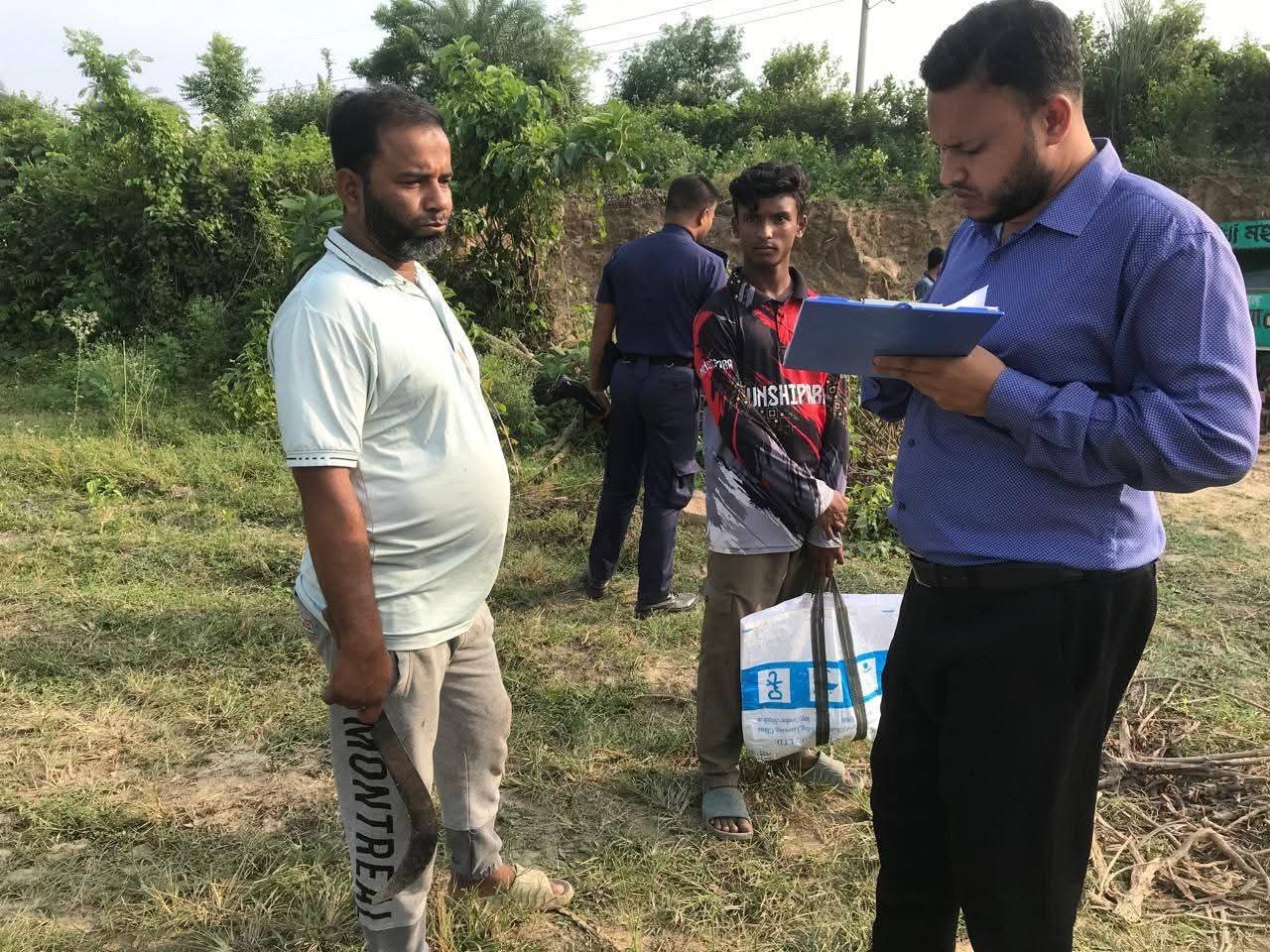 ভেড়ামারায় অবৈধভাবে মাটি উত্তোলনের অপরাধে ভ্রাম্যমাণ আদালতে  জরিমানা।